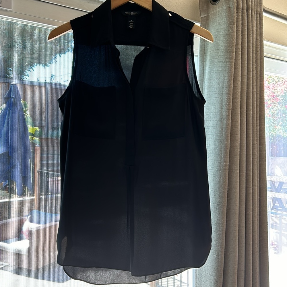 EUC - 🖤 Gorgeous WHBM Semi- Sheer Blouse